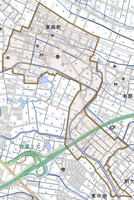 東條町とその周辺の地図。町の範囲を重ねている