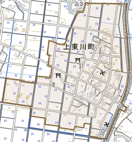 上東川町とその周辺の地図。町の範囲を重ねている