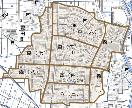 森とその周辺の地図。町の範囲を重ねている