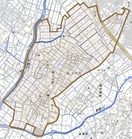 城ヶ入町とその周辺の地図。町の範囲を重ねている