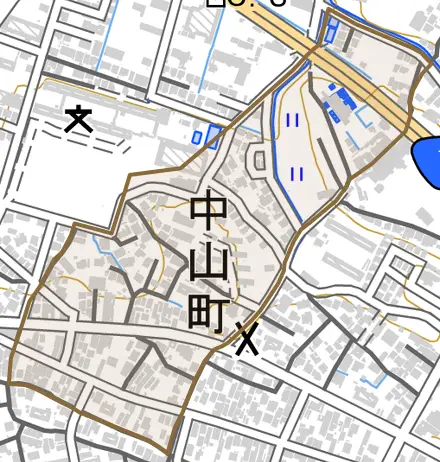 中山町とその周辺の地図。町の範囲を重ねている