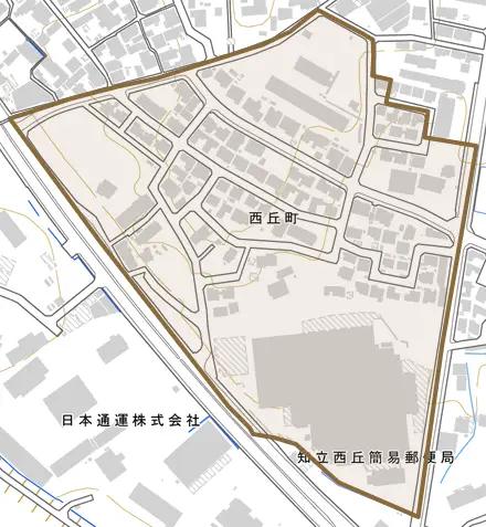 西丘町とその周辺の地図。町の範囲を重ねている