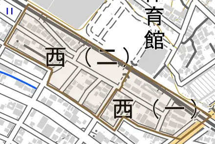 西とその周辺の地図。町の範囲を重ねている