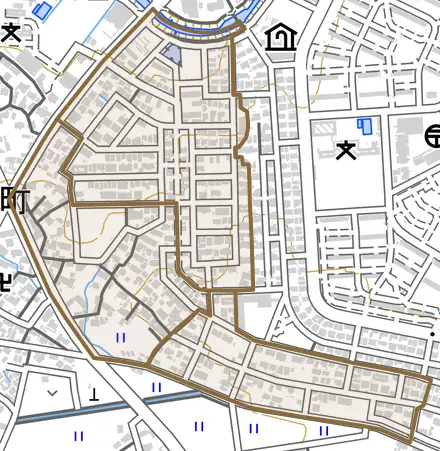 八ツ田町とその周辺の地図。町の範囲を重ねている