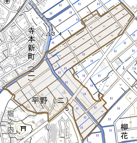 平野とその周辺の地図。町の範囲を重ねている