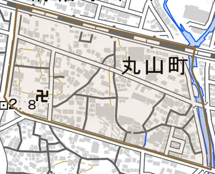 丸山町とその周辺の地図。町の範囲を重ねている