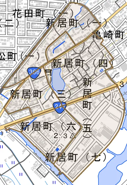 新居町とその周辺の地図。町の範囲を重ねている