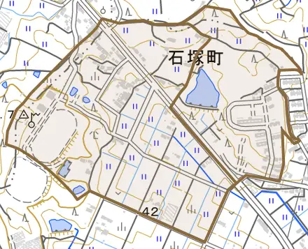石塚町とその周辺の地図。町の範囲を重ねている