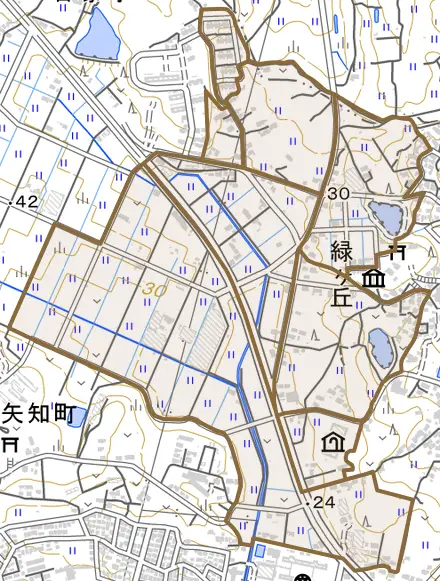 緑ケ丘とその周辺の地図。町の範囲を重ねている