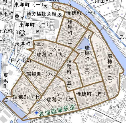 瑞穂町とその周辺の地図。町の範囲を重ねている