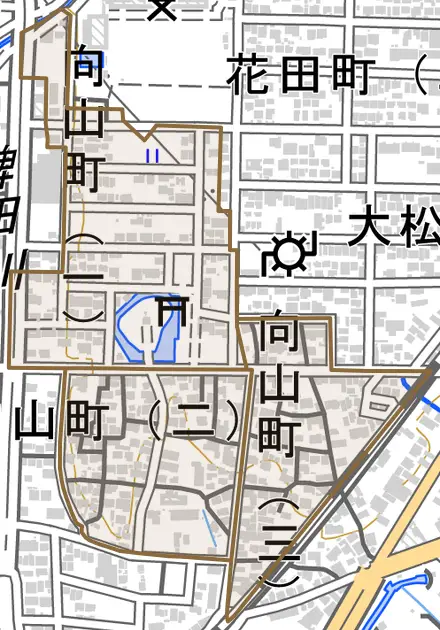 向山町とその周辺の地図。町の範囲を重ねている