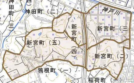 新宮町とその周辺の地図。町の範囲を重ねている