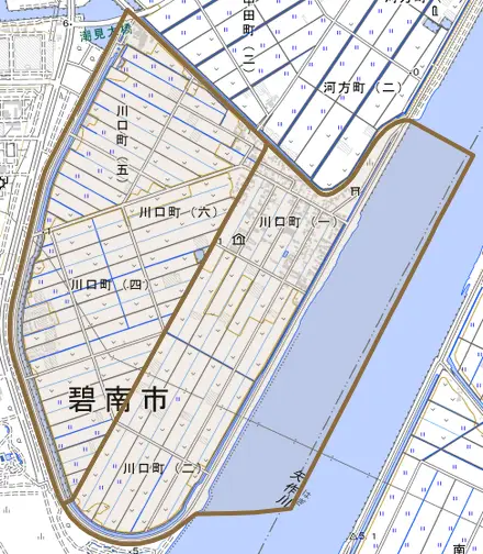 川口町とその周辺の地図。町の範囲を重ねている