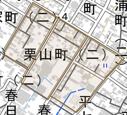 栗山町とその周辺の地図。町の範囲を重ねている