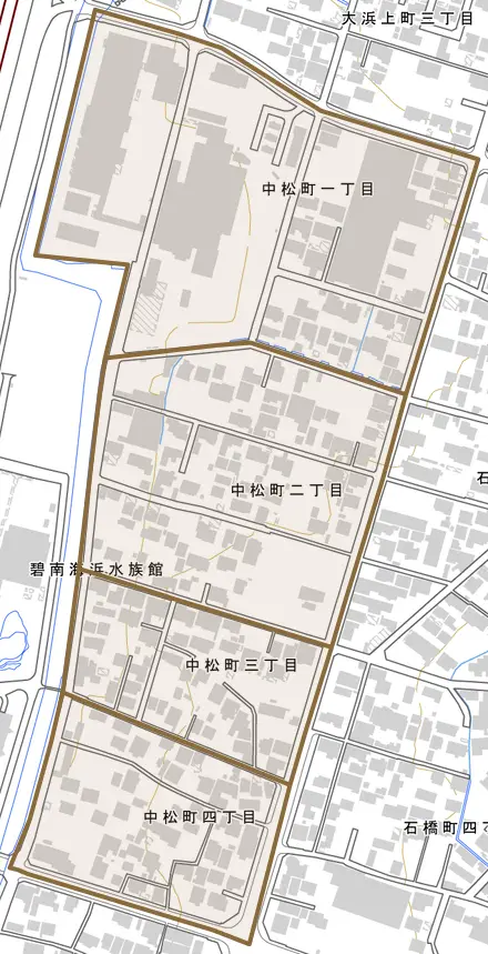 中松町とその周辺の地図。町の範囲を重ねている