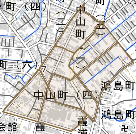 中山町とその周辺の地図。町の範囲を重ねている