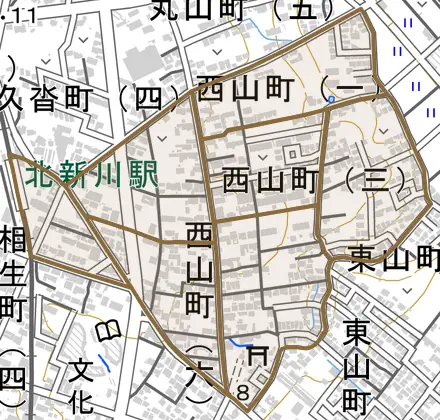 西山町とその周辺の地図。町の範囲を重ねている