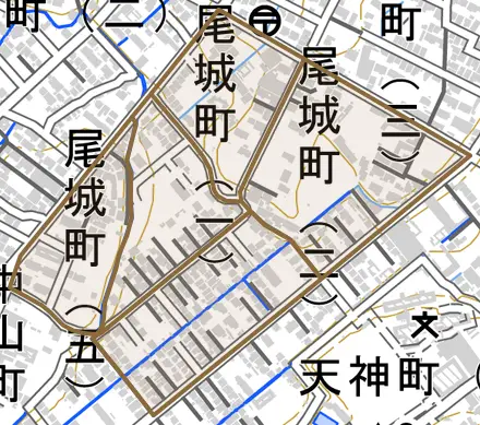 尾城町とその周辺の地図。町の範囲を重ねている