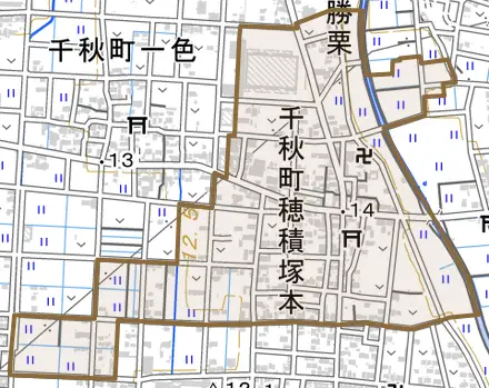 千秋町穂積塚本とその周辺の地図。町の範囲を重ねている