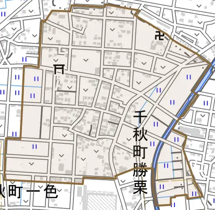 千秋町勝栗とその周辺の地図。町の範囲を重ねている
