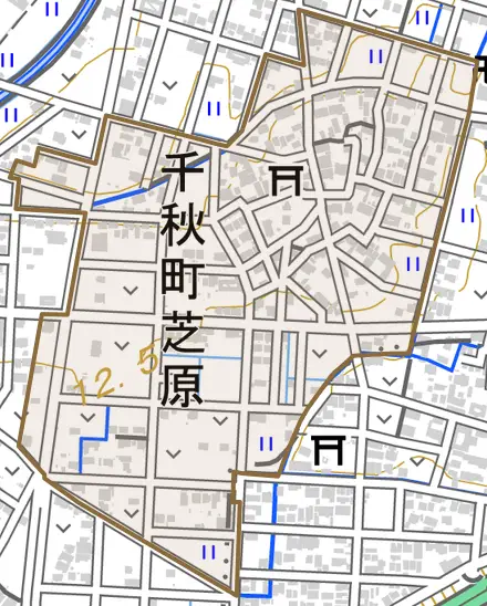 千秋町芝原とその周辺の地図。町の範囲を重ねている