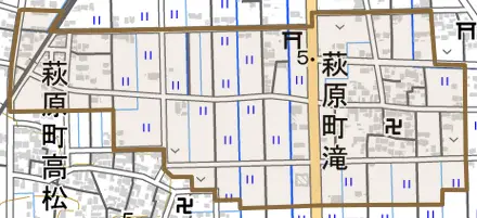 萩原町滝とその周辺の地図。町の範囲を重ねている