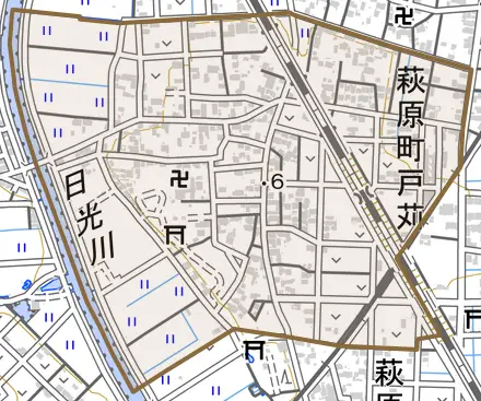 萩原町戸苅とその周辺の地図。町の範囲を重ねている