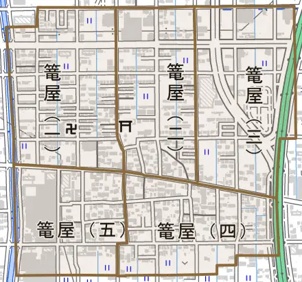 篭屋とその周辺の地図。町の範囲を重ねている