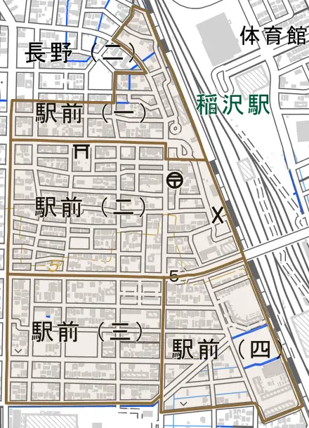 駅前とその周辺の地図。町の範囲を重ねている