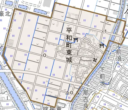 平和町東城とその周辺の地図。町の範囲を重ねている