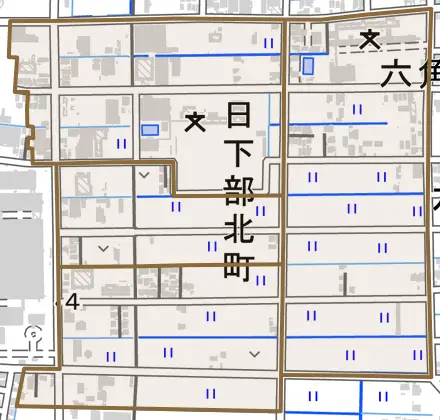 日下部北町とその周辺の地図。町の範囲を重ねている