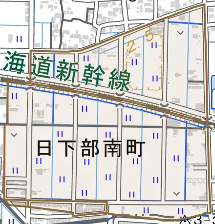 日下部南町とその周辺の地図。町の範囲を重ねている