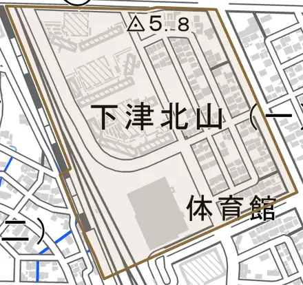 下津北山とその周辺の地図。町の範囲を重ねている