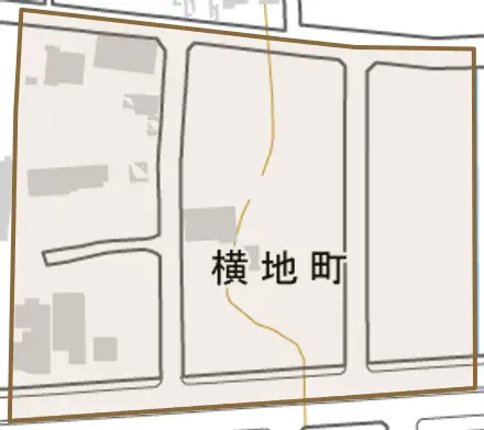 横地町とその周辺の地図。町の範囲を重ねている