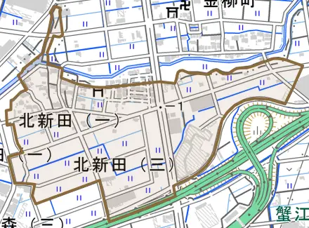 北新田とその周辺の地図。町の範囲を重ねている