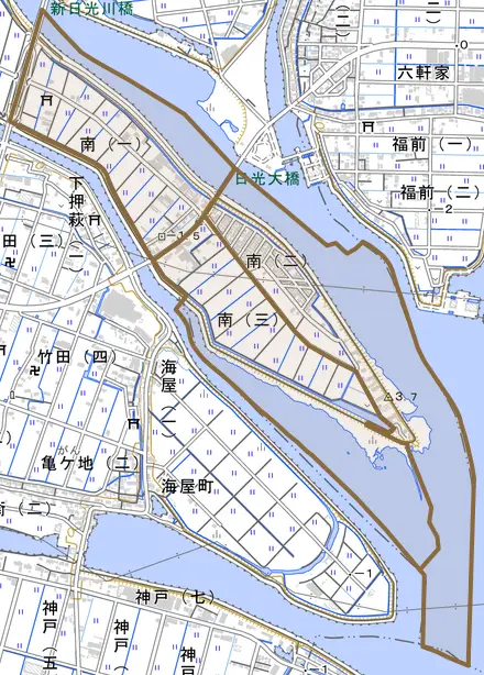 南とその周辺の地図。町の範囲を重ねている