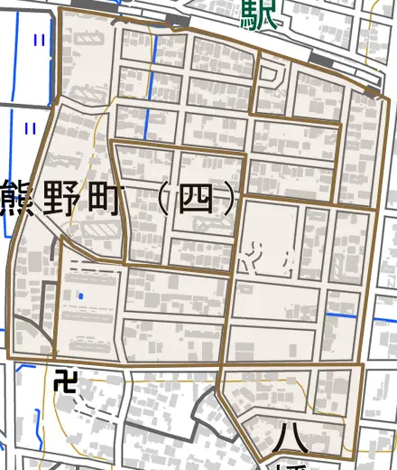 熊野町とその周辺の地図。町の範囲を重ねている
