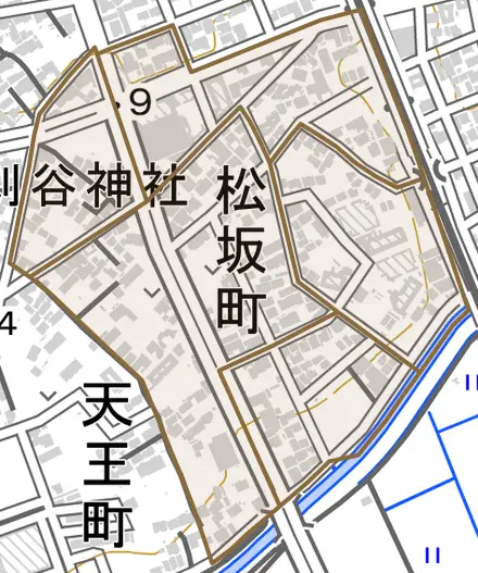 松坂町とその周辺の地図。町の範囲を重ねている