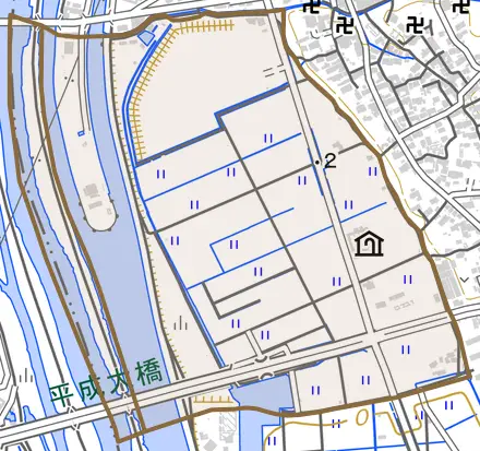 港町とその周辺の地図。町の範囲を重ねている