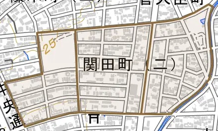 関田町とその周辺の地図。町の範囲を重ねている