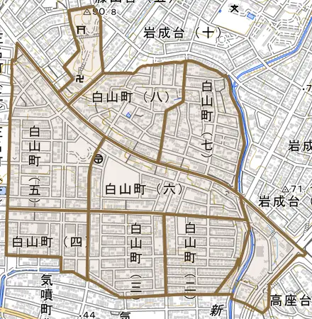 白山町とその周辺の地図。町の範囲を重ねている