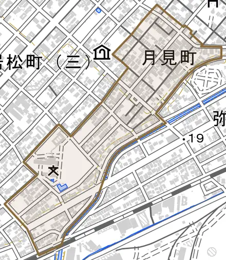 月見町とその周辺の地図。町の範囲を重ねている