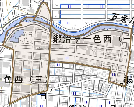 鍜治ケ一色西とその周辺の地図。町の範囲を重ねている