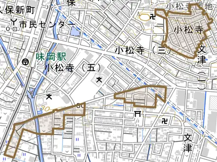 大字小松寺とその周辺の地図。町の範囲を重ねている