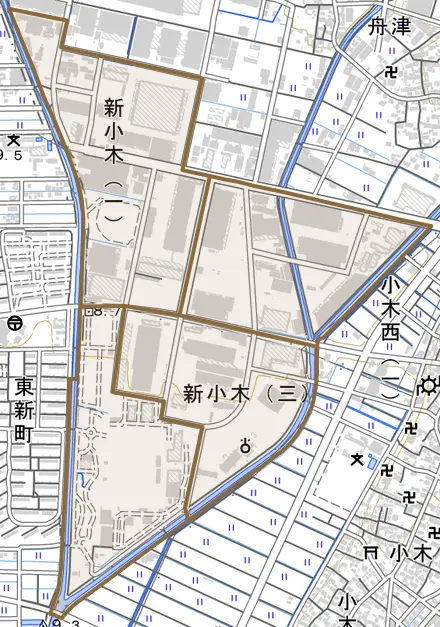 新小木とその周辺の地図。町の範囲を重ねている