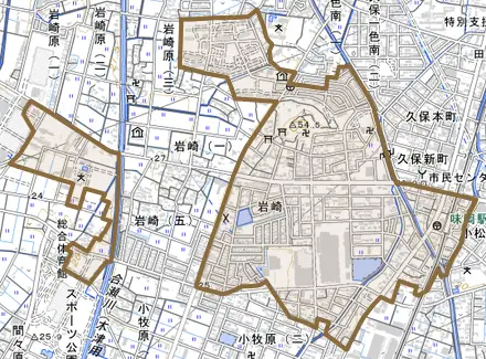 大字岩崎とその周辺の地図。町の範囲を重ねている