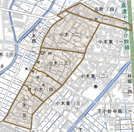小木とその周辺の地図。町の範囲を重ねている
