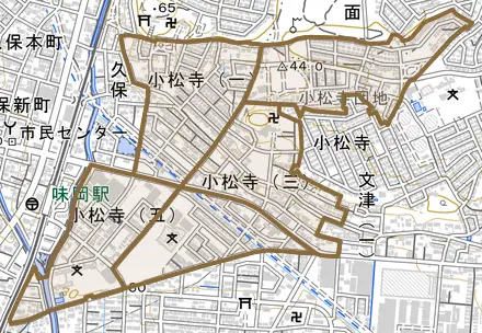 小松寺とその周辺の地図。町の範囲を重ねている