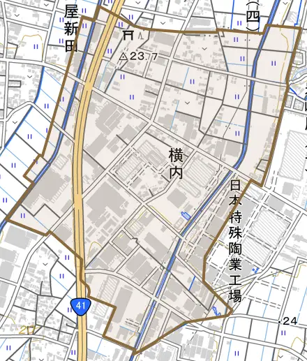 大字横内とその周辺の地図。町の範囲を重ねている