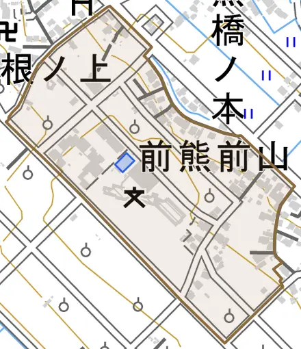 前熊前山とその周辺の地図。町の範囲を重ねている